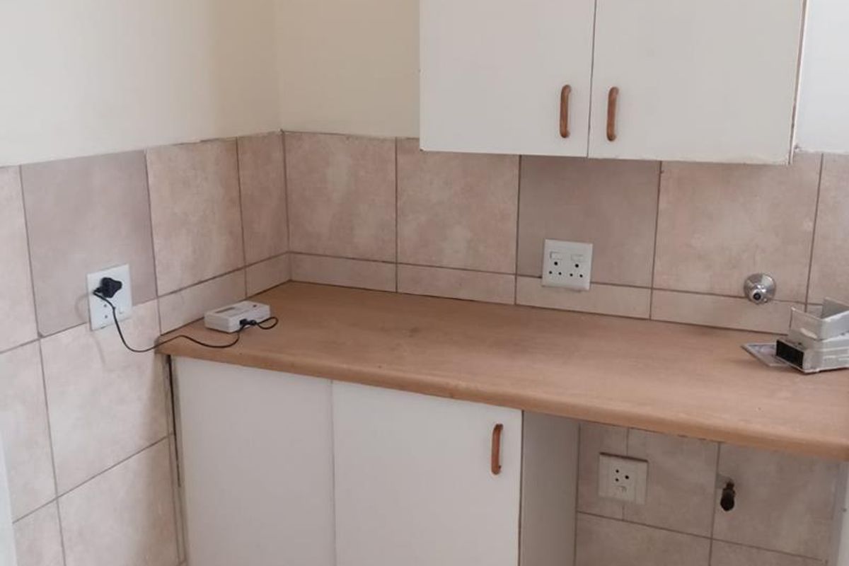 ONE BEDROOM FLAT AVAILABLE IN DASPOORT. - Photo 4