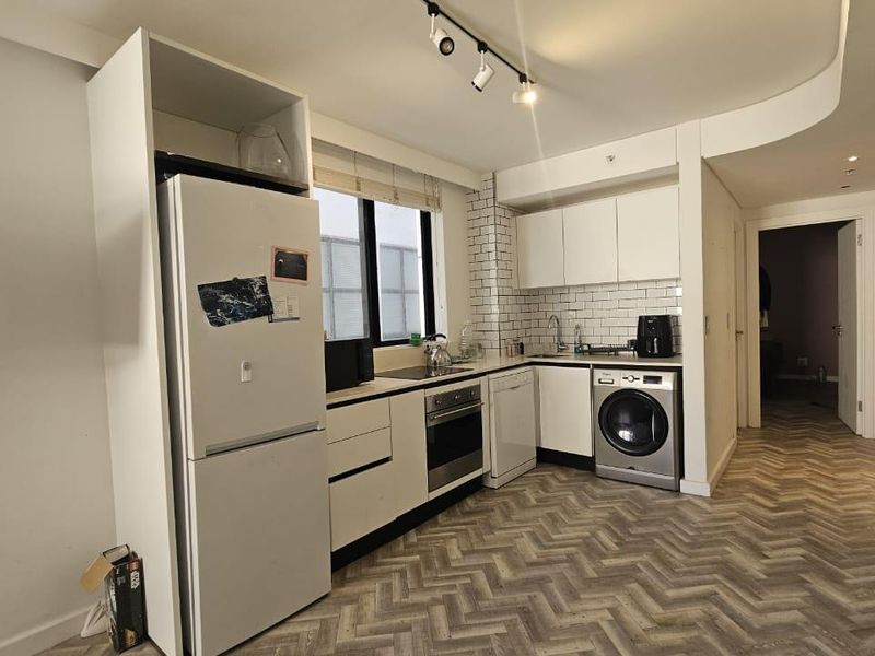 CBD Living Made Easy | Semi-Furnished 1-Bedroom Apartment with Secure Parking - Photo 1