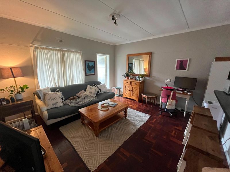 Spacious semi-furnished one bedroom apartment with garage | Kenilworth | R11 000 p/m - Photo 3