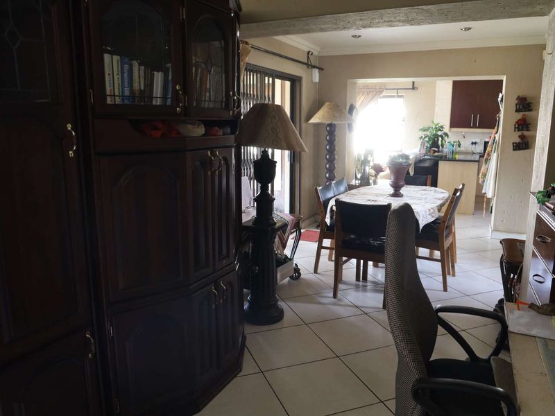 Beautiful Double Story Home waiting for you - Photo 4