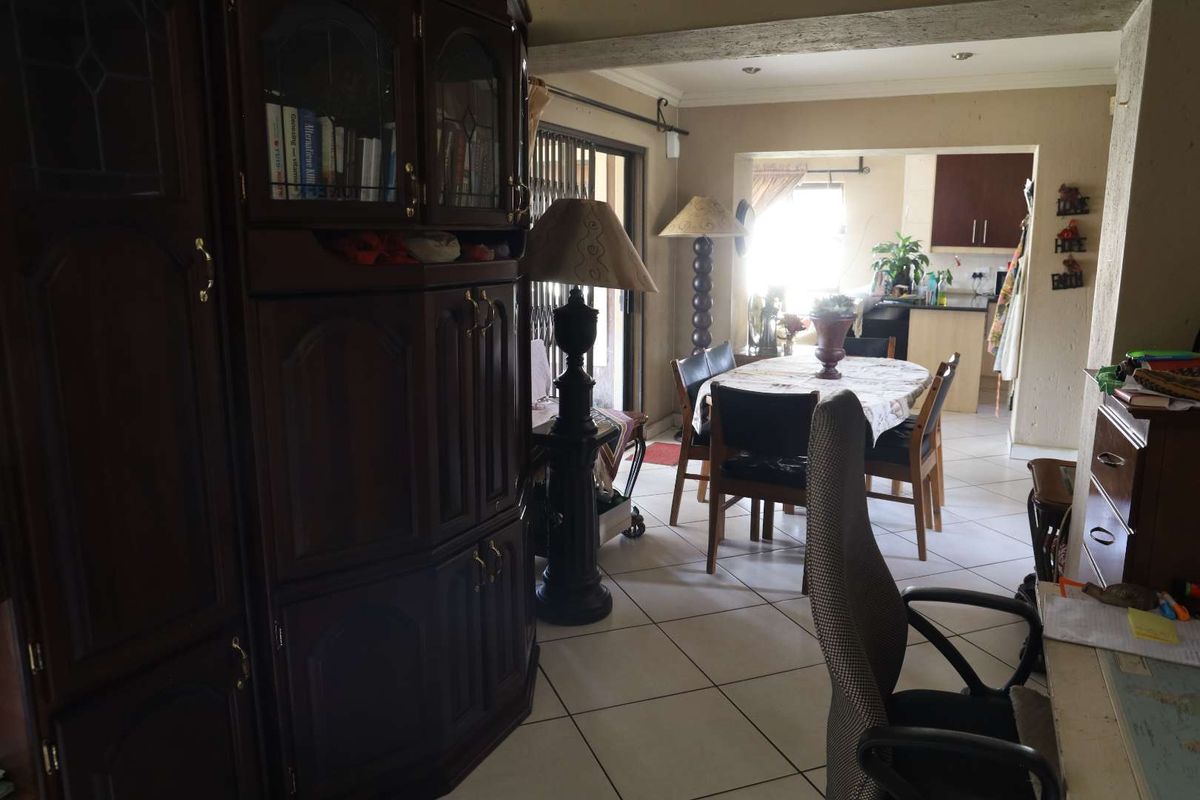 Beautiful Double Story Home waiting for you - Photo 4