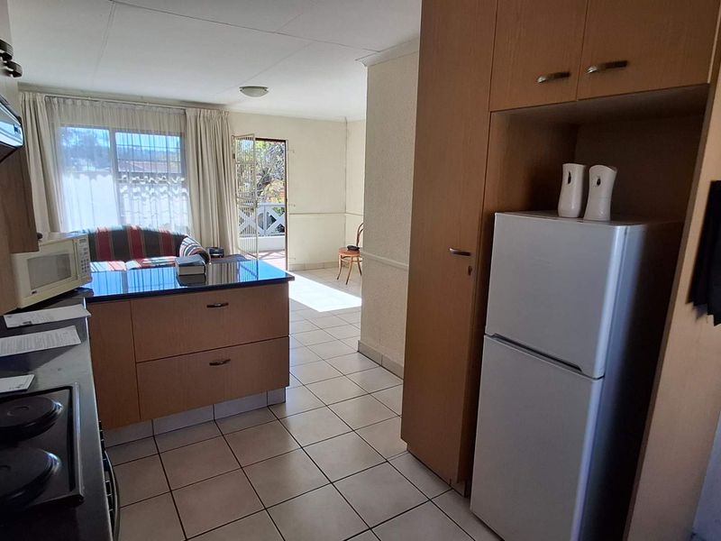 Glamorous 2 Bedroom Living - Photo 7