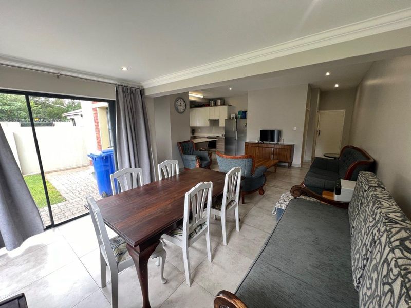 Four-Bedroom, Two-and-a-Half Bathroom Semi-Detached Residence in a Secure Estate - Photo 9