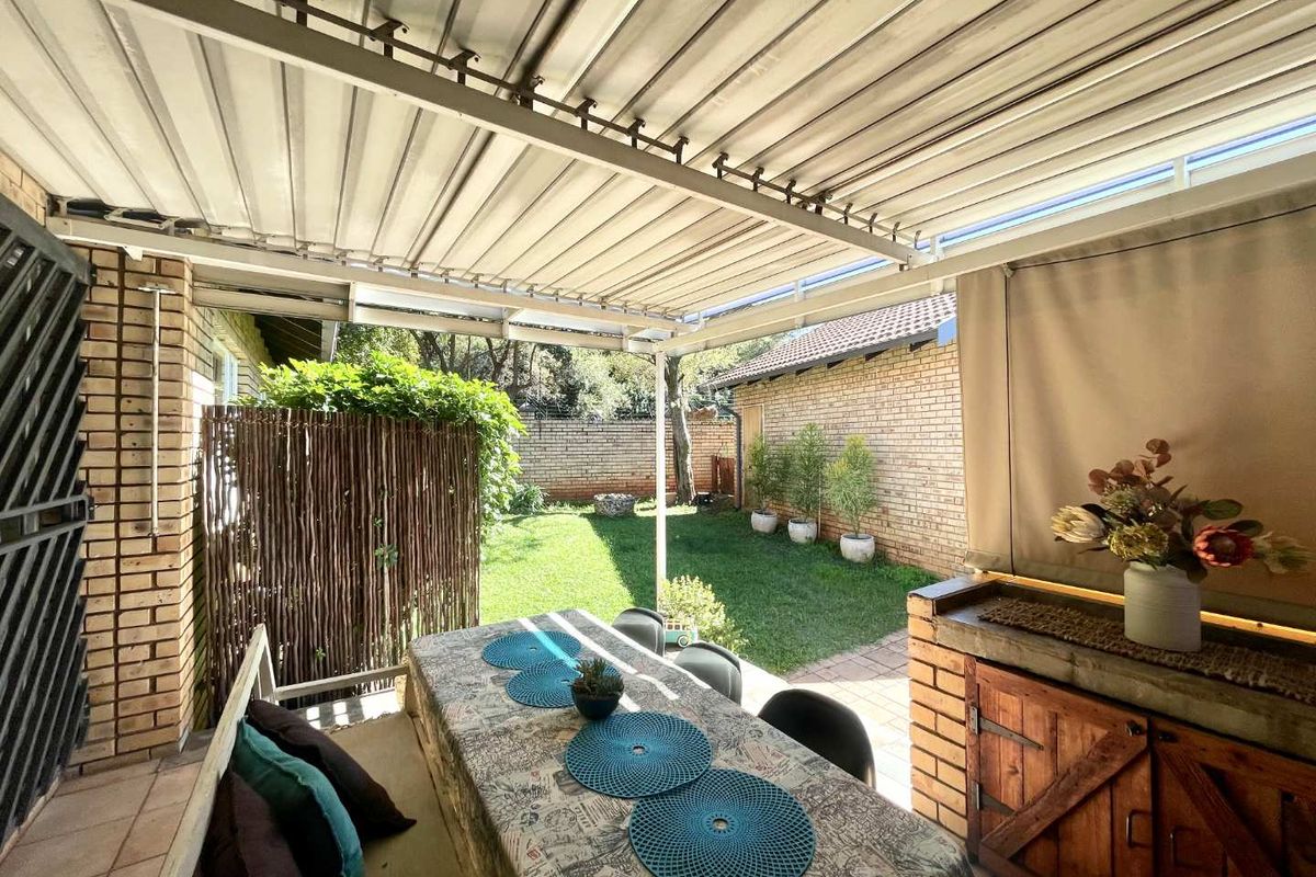 Secure Estate Living with Pool, Fishing Dam & Excellent Rental Appeal - Photo 3