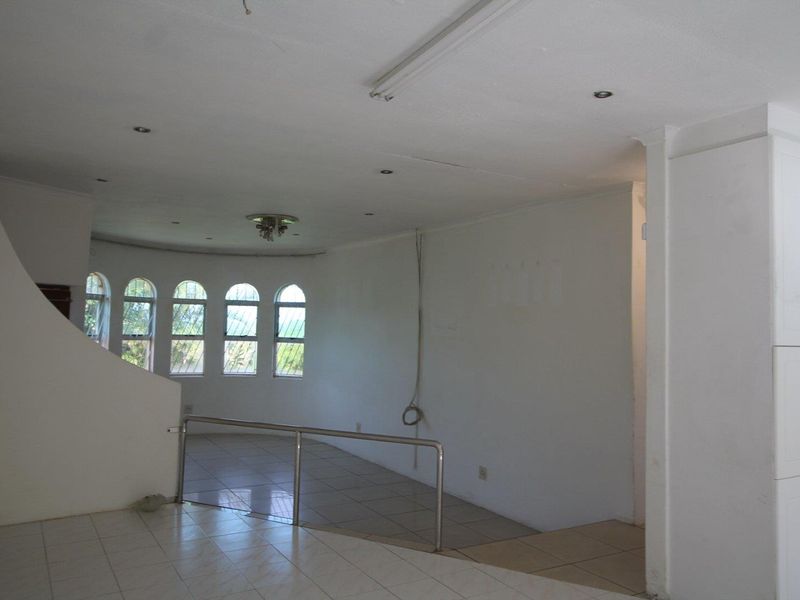 4 Bedroom House for rent - Photo 5