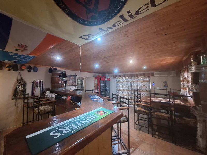 Spacious Home - Entertainer's Dream - Photo 5