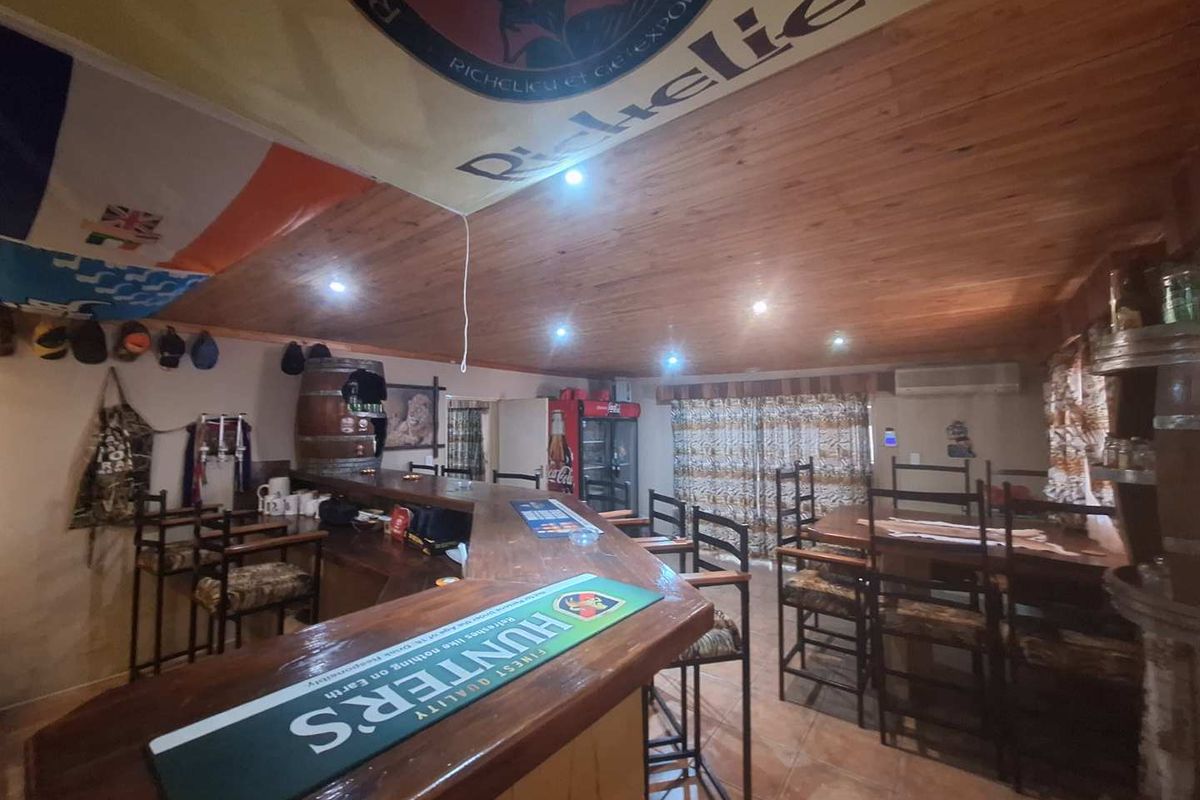 Spacious Home - Entertainer's Dream - Photo 5