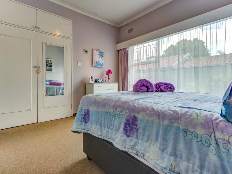 Well situated 4-Bedroom Family Home in Farrarmere - Photo 8