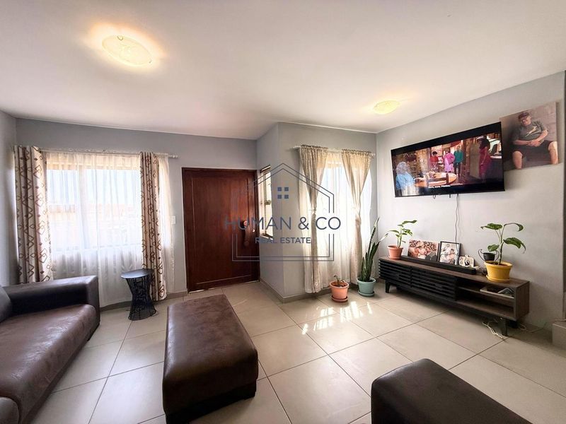 Modern 4 Bedroom Home in Narraville - Photo 3