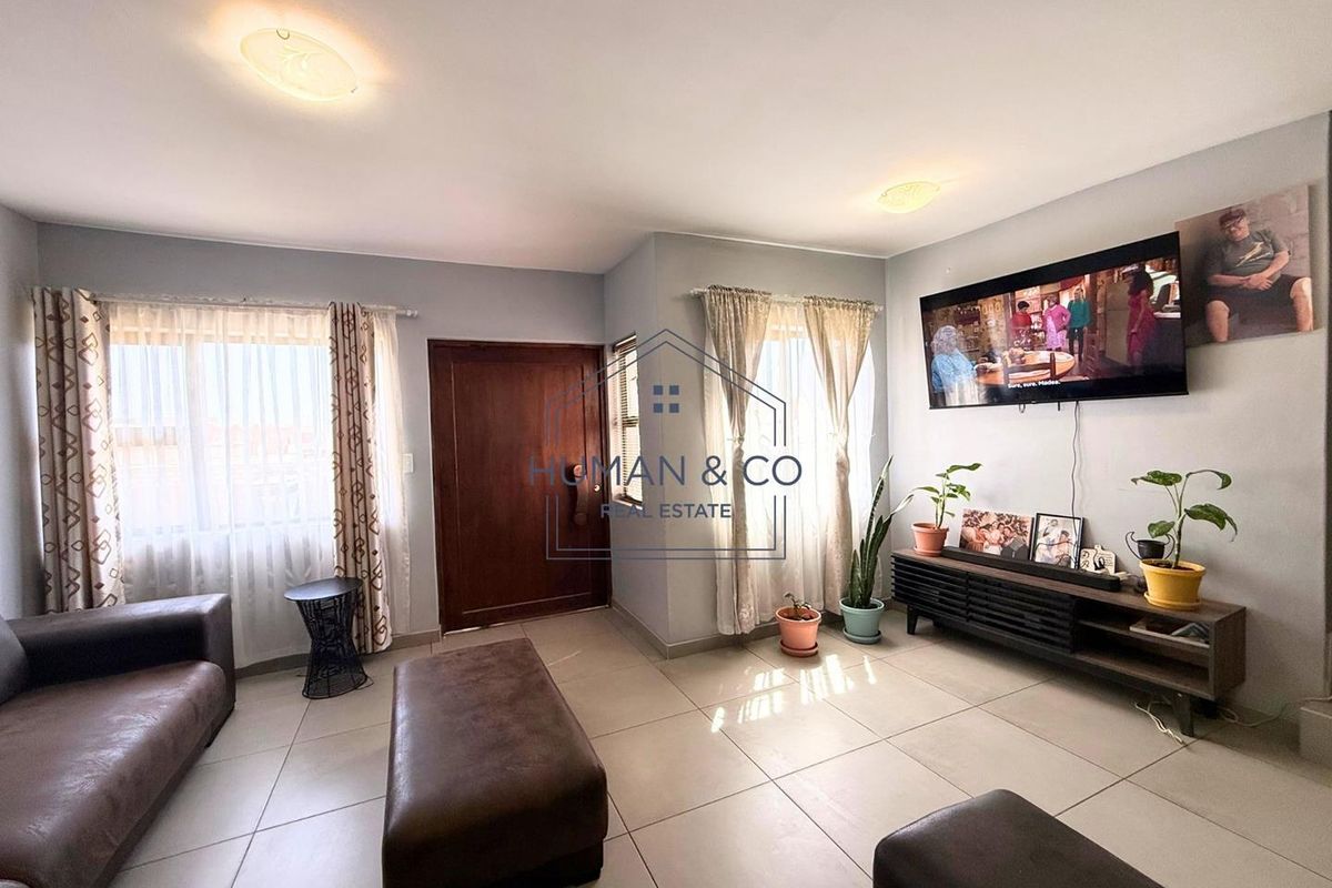 Modern 4 Bedroom Home in Narraville - Photo 3