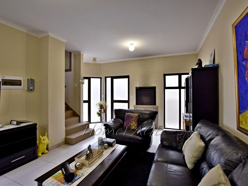 Hermes, Walvis Bay:  Very neat 3 Bedr Townhouse for sale - Photo 2