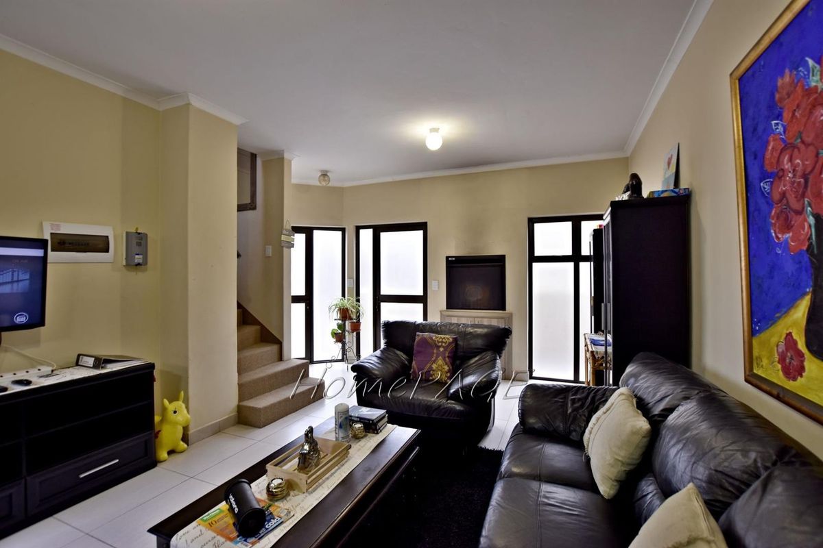 Hermes, Walvis Bay:  Very neat 3 Bedr Townhouse for sale - Photo 2