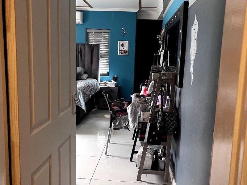 Cozy Neat Cimbebasia House for Sale - Photo 7