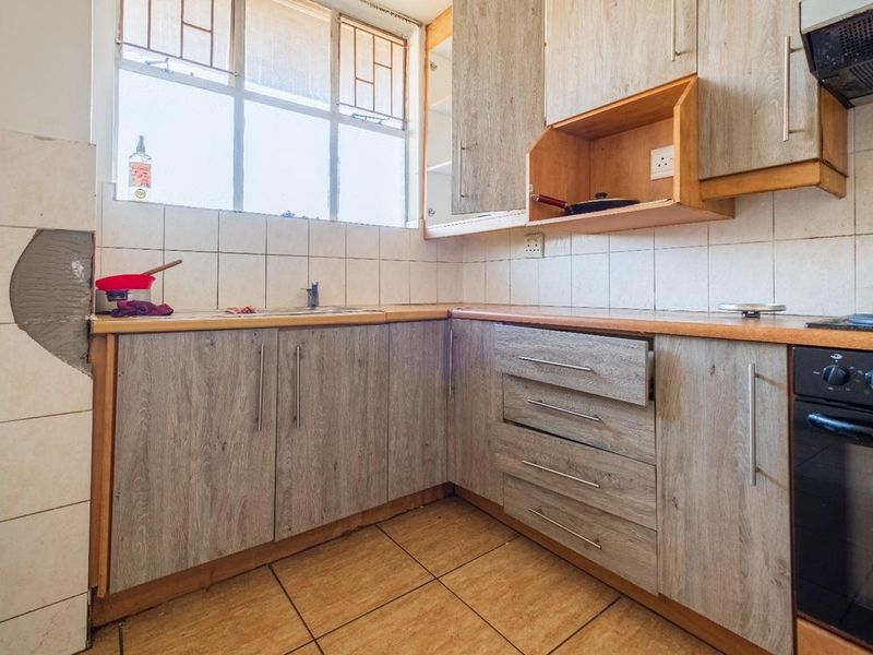 Spacious 5-Bedroom Apartment - Photo 3