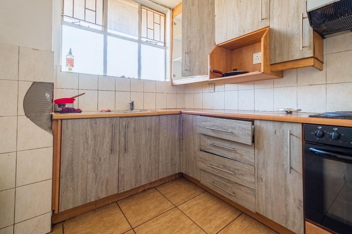 Spacious 5-Bedroom Apartment - Photo 3