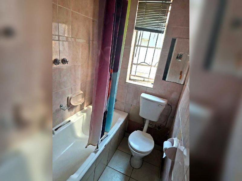 Turffontein Corner Stand  3 Extra Rooms with Investment Potential - Photo 7