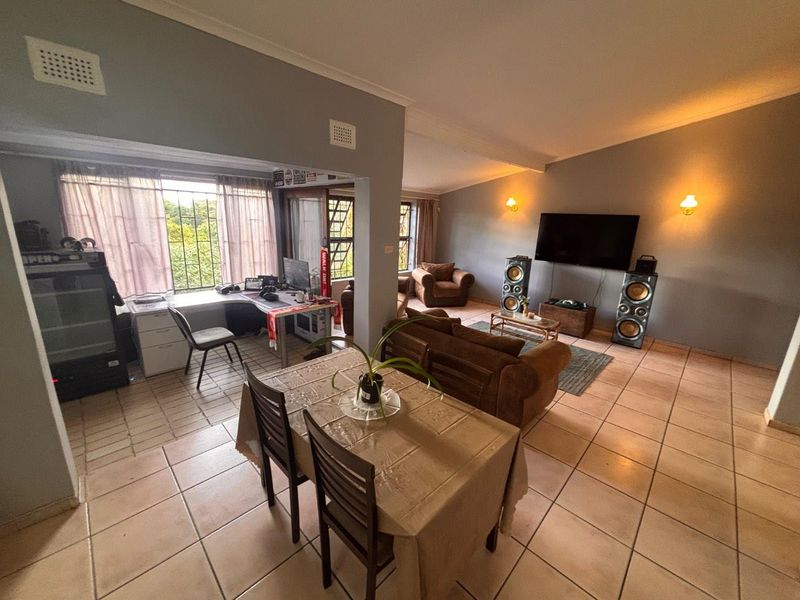 Charming 3 Bedroom Home with Pool & Pet-Friendly Garden in Moseley Park, Pinetown - Photo 10