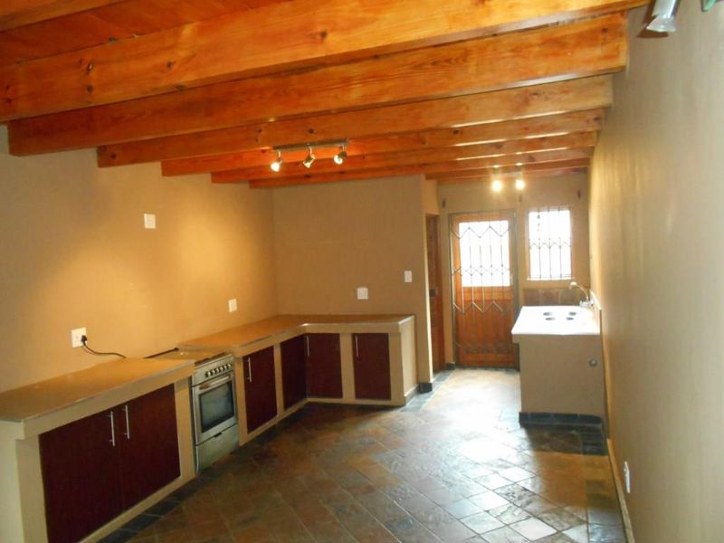 EXCLUSIVE MANDATE ON THIS 3 BEDROOM HOUSE WITH 5 FLATS PROUDLY ADVERTIZE BY KARIS PROPERTIES. - Photo 8