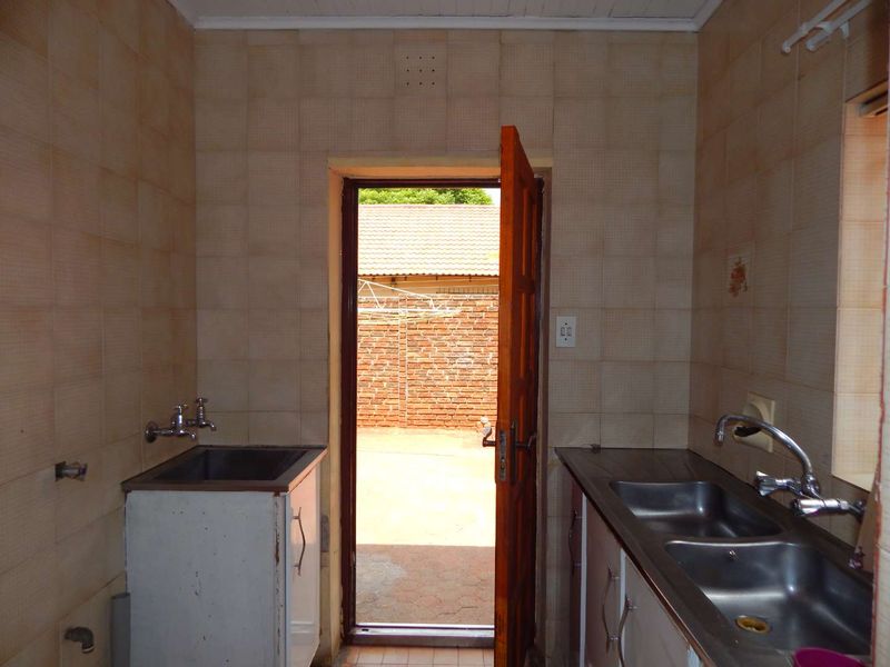 House Available for Rent - Photo 8