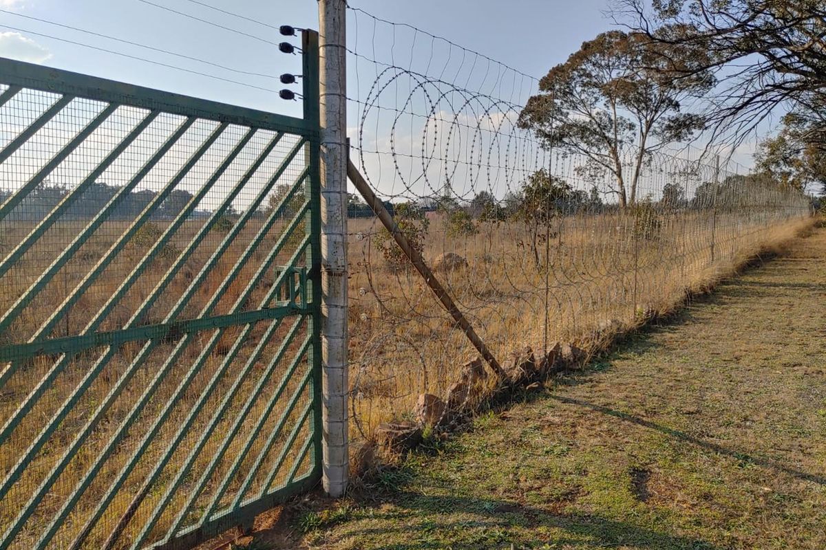 Secure 2.25ha Corner Stand Vacant Land with Water - Photo 2