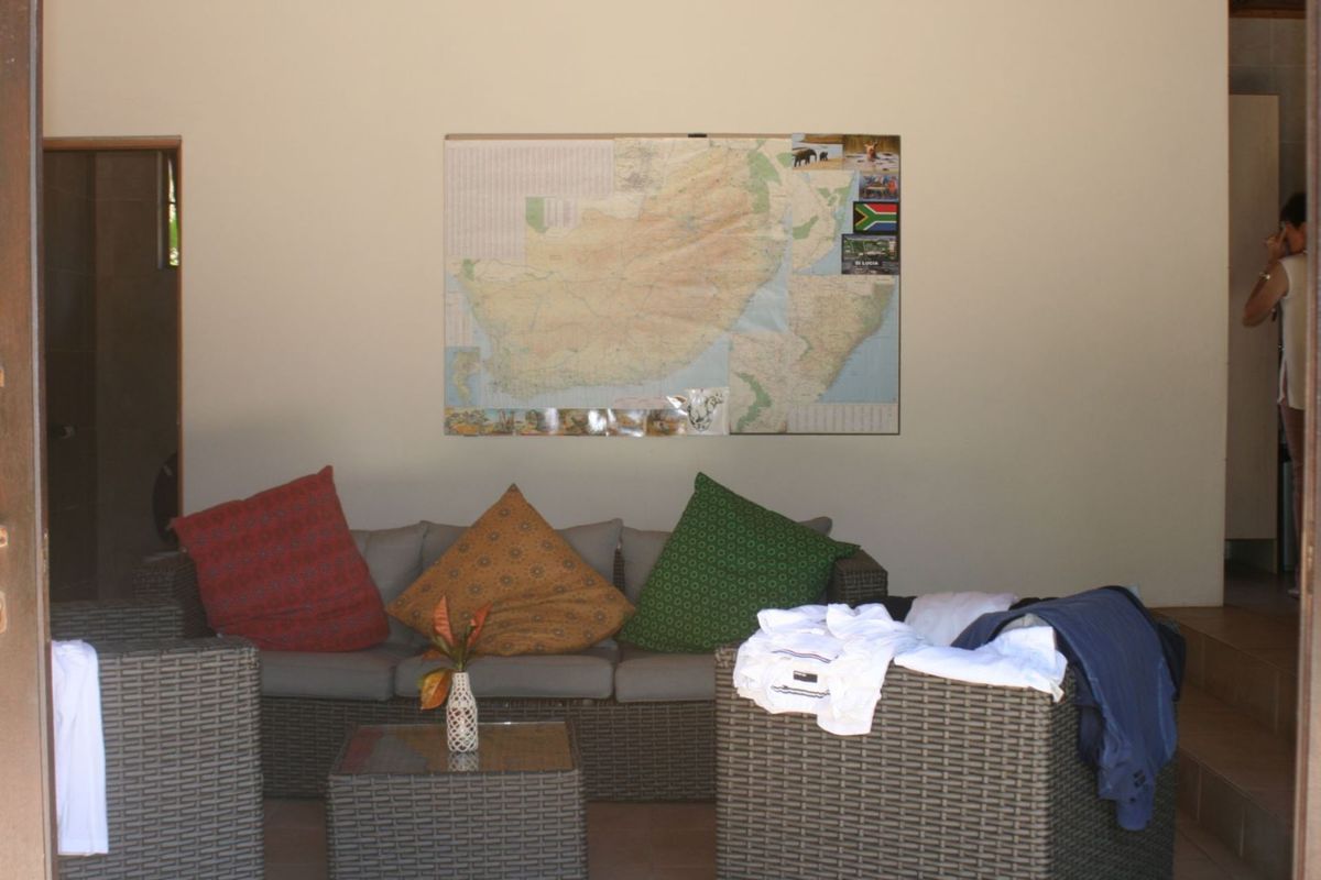 A living area featuring tiled flooring and neutral wall finishes, providing a functional space for relaxation.