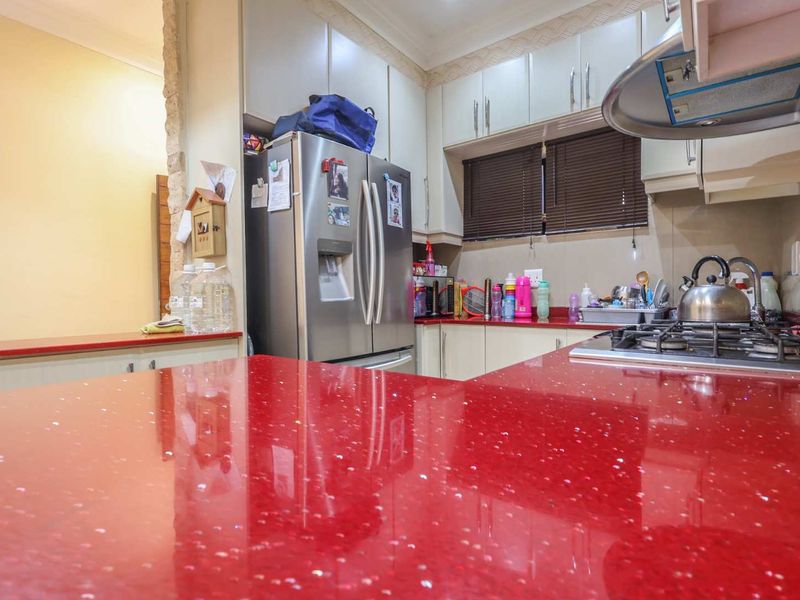 Stunning Two Bedroom Unit In Lakeridge Estates - Photo 5