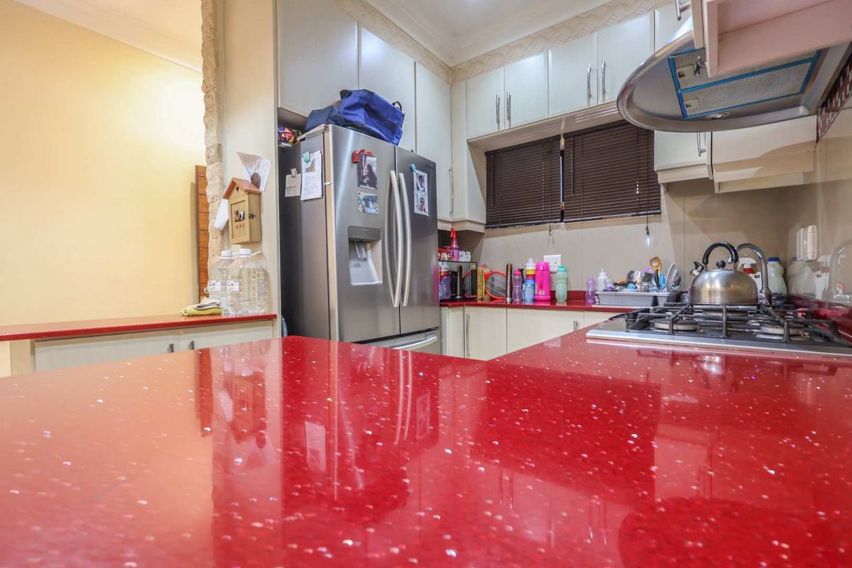 Stunning Two Bedroom Unit In Lakeridge Estates - Photo 5