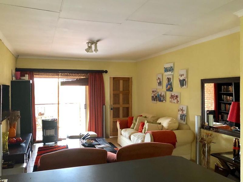 3 Bedroom Townhouse in Vorna Valley - Photo 8