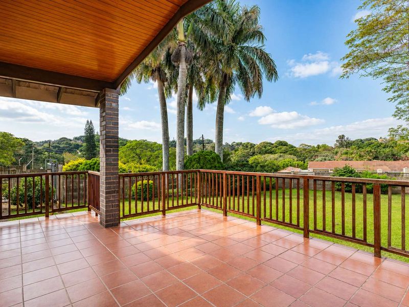 Priced To Sell!!! Spacious Amanzimtoti Family Home with Granny Flat, Pool & Exceptional Parking on 1,984m2 - Photo 7