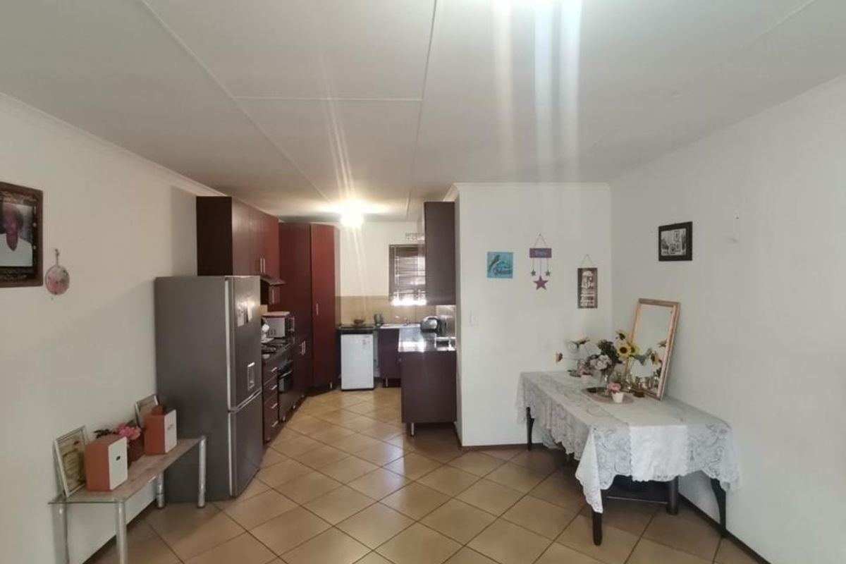 Stylish First-Floor Living in Popular Storks Nest - Photo 5