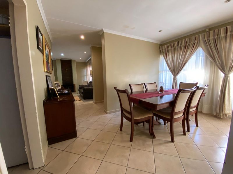 Cul-de-Sac Gem: 3 Bed Home + Flatlet - Photo 9