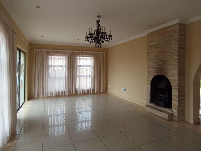 BLUE VALLEY GOLF & COUNTRY ESTATE - 5 BEDROOM HOUSE - Photo 6