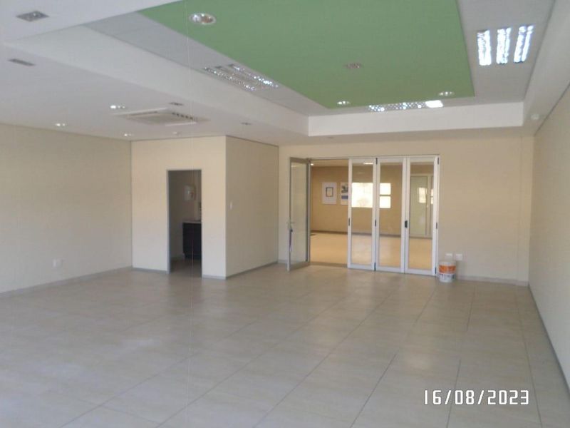 Office For Sale in Auasblick - Photo 3