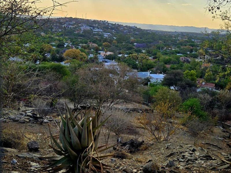 North facing plot with sunset views in popular street in Klein Windhoek - Photo 3