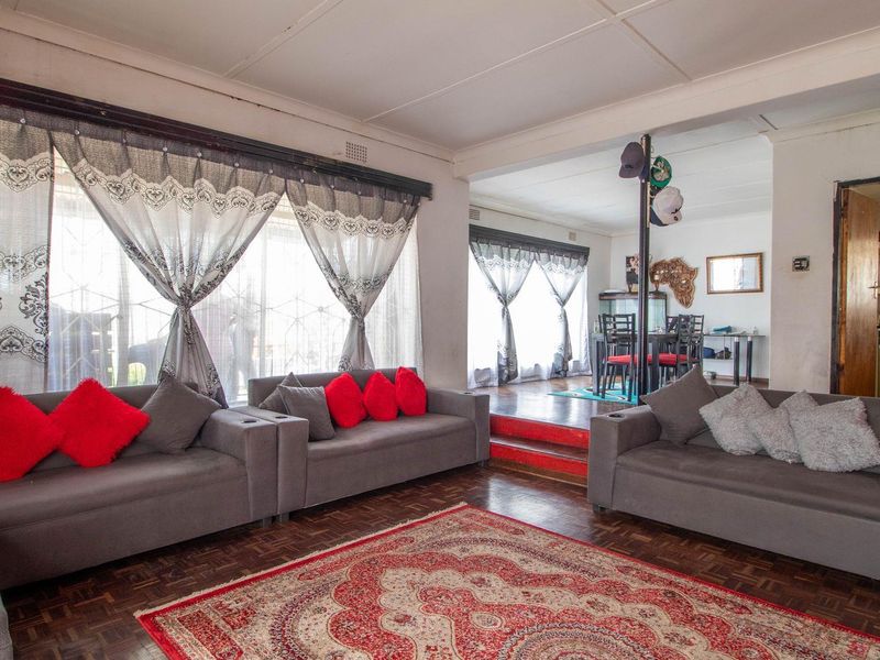 Unlock Potential: Your Dream Home Awaits! - Photo 8