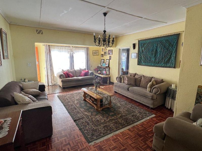 7 Bedroom House For Sale In Oakdene, Kuils River - Photo 6