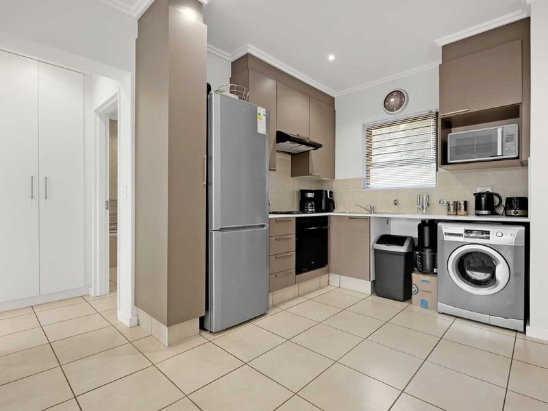 GROUND FLOOR, BEAUTIFUL GARDEN! - Photo 4