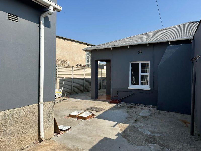 2 Very Neat Homes on 1 Erf. - Photo 10