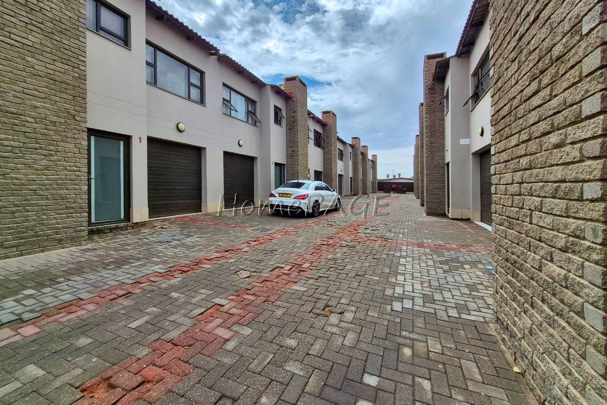 Central, Walvis Bay:  Various 3 Bedroom Units for sale in Union Court - Photo 4