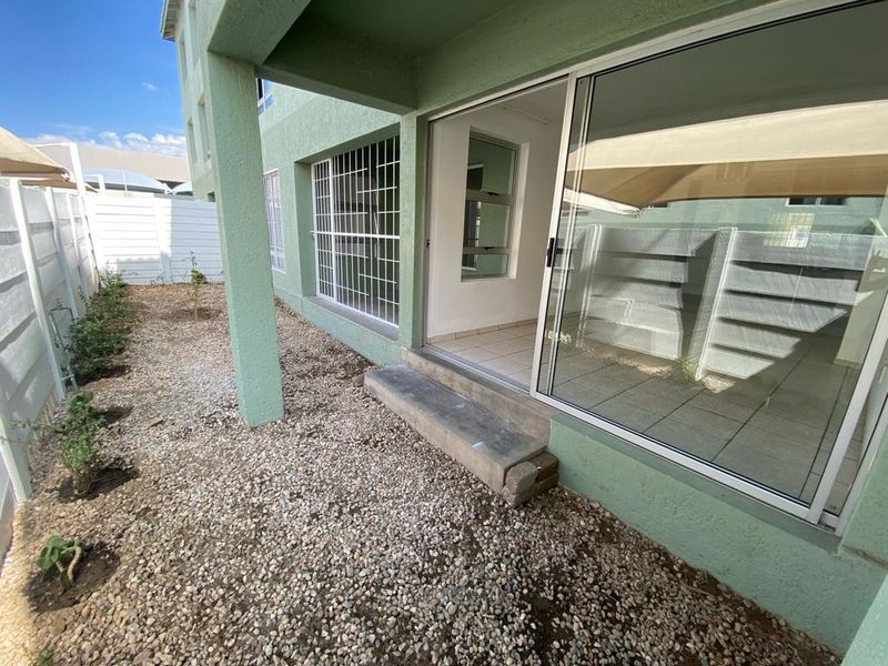 3 Bedroom Ground Floor Unit For Sale - Photo 4