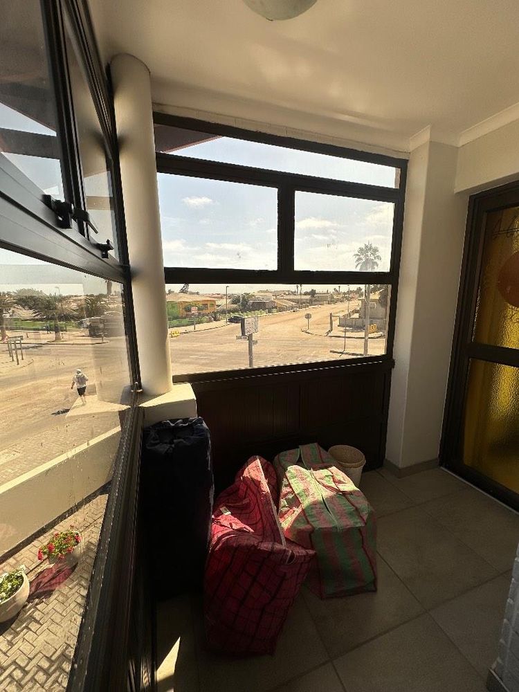 Shared sunroom between two guestrooms