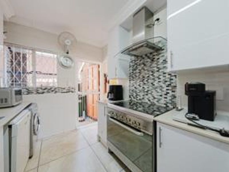 3 Bedroom Duplex Townhouse in Brackenhurst - Photo 8