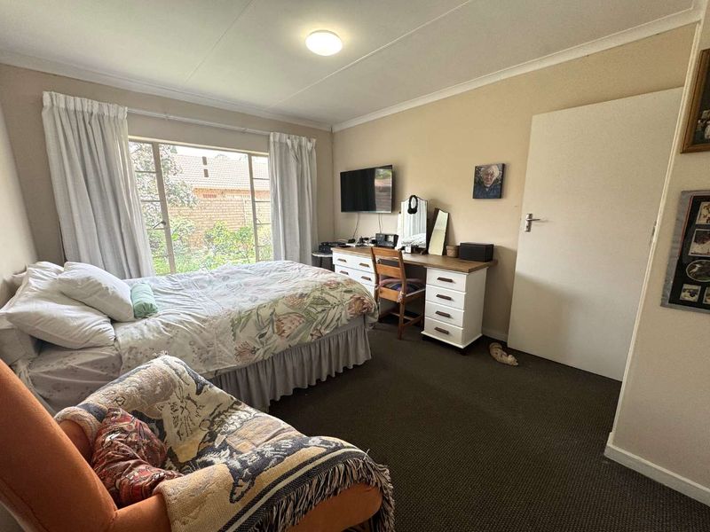 2 Bedroom Stand Alone Simplex for Sale in Moreleta Park - Photo 9