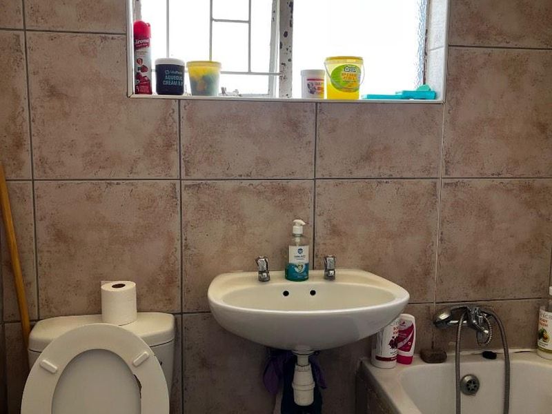 Upstairs Corner 2-Bed Flat — Wanaheda | N$650,000 (N$50,000 Below Valuation). - Photo 8