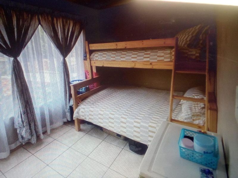 Lovely 2 Bedroom unit - Photo 5