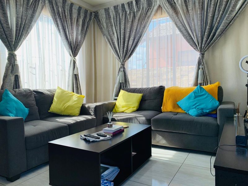Charming 3-Bedroom Home Near Soshanguve Crossing Mall! - Photo 4