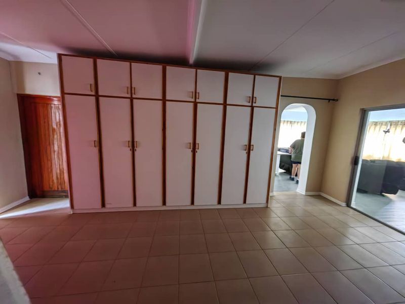 GORGEOUS SEE FRONT HOUSE WITH FLATLETS FOR SALE IN LUDERITZ - Photo 10