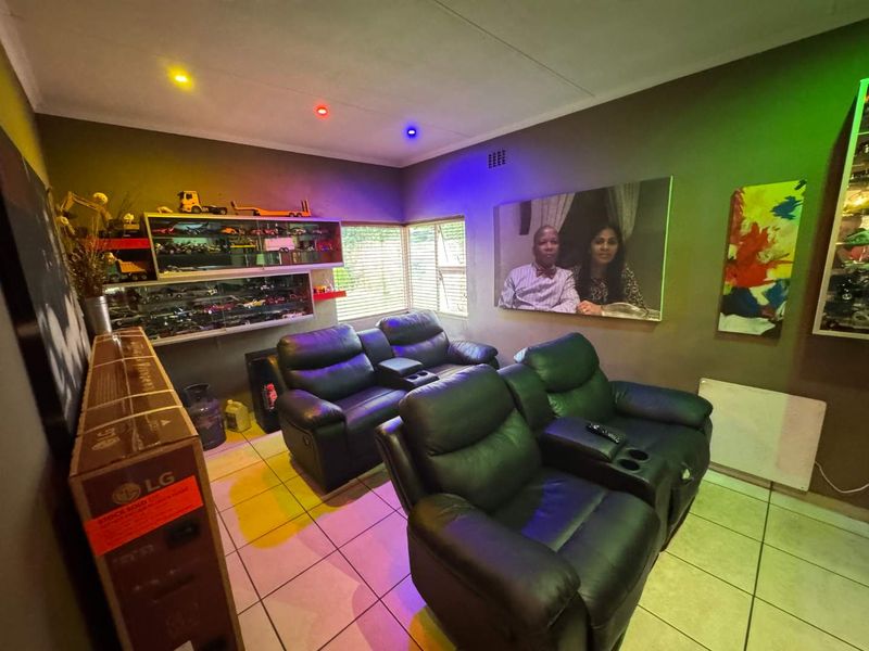 Large Family Home for Sale - Photo 7