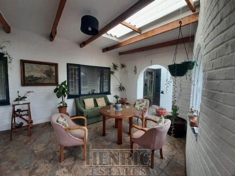 Cozy family Home with two Flats in Vineta for Sale - Photo 3