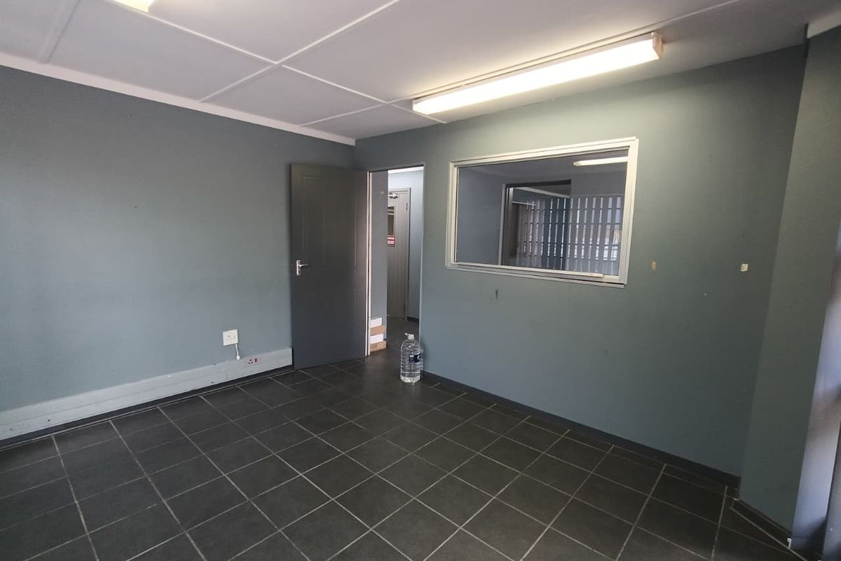 Stand-alone industrial facility |  Yard  |  150 amps - Photo 3